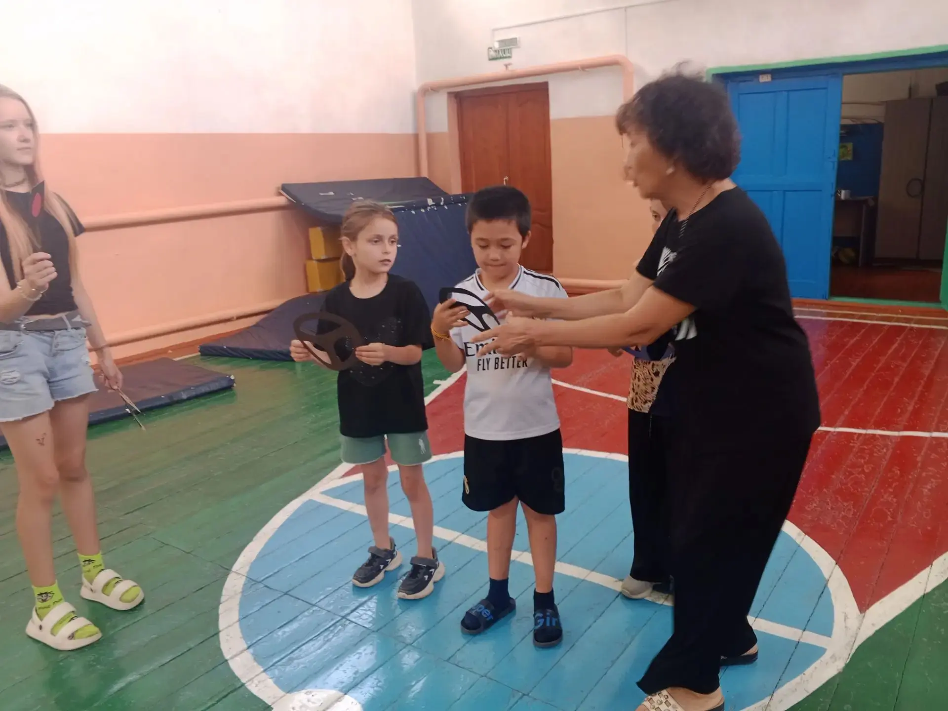 14.06 в нашем лагере утро началось традиционно с весёлой зарядки. 
Сразу после утренней зарядки дети
