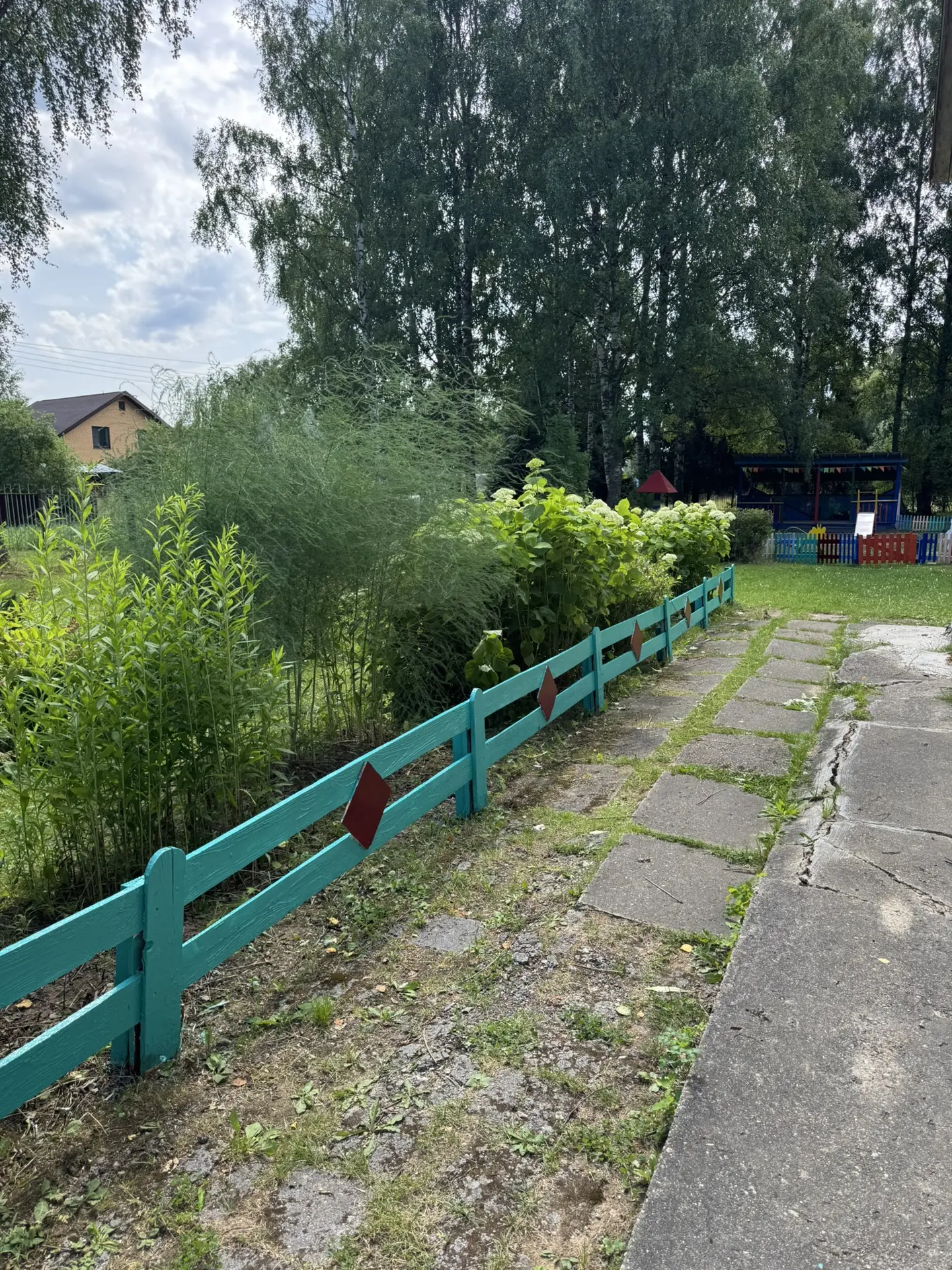 🖋️ремонтные работы продвигаются. Сегодня покрасили забор, потихоньку начали покраску участков, обно