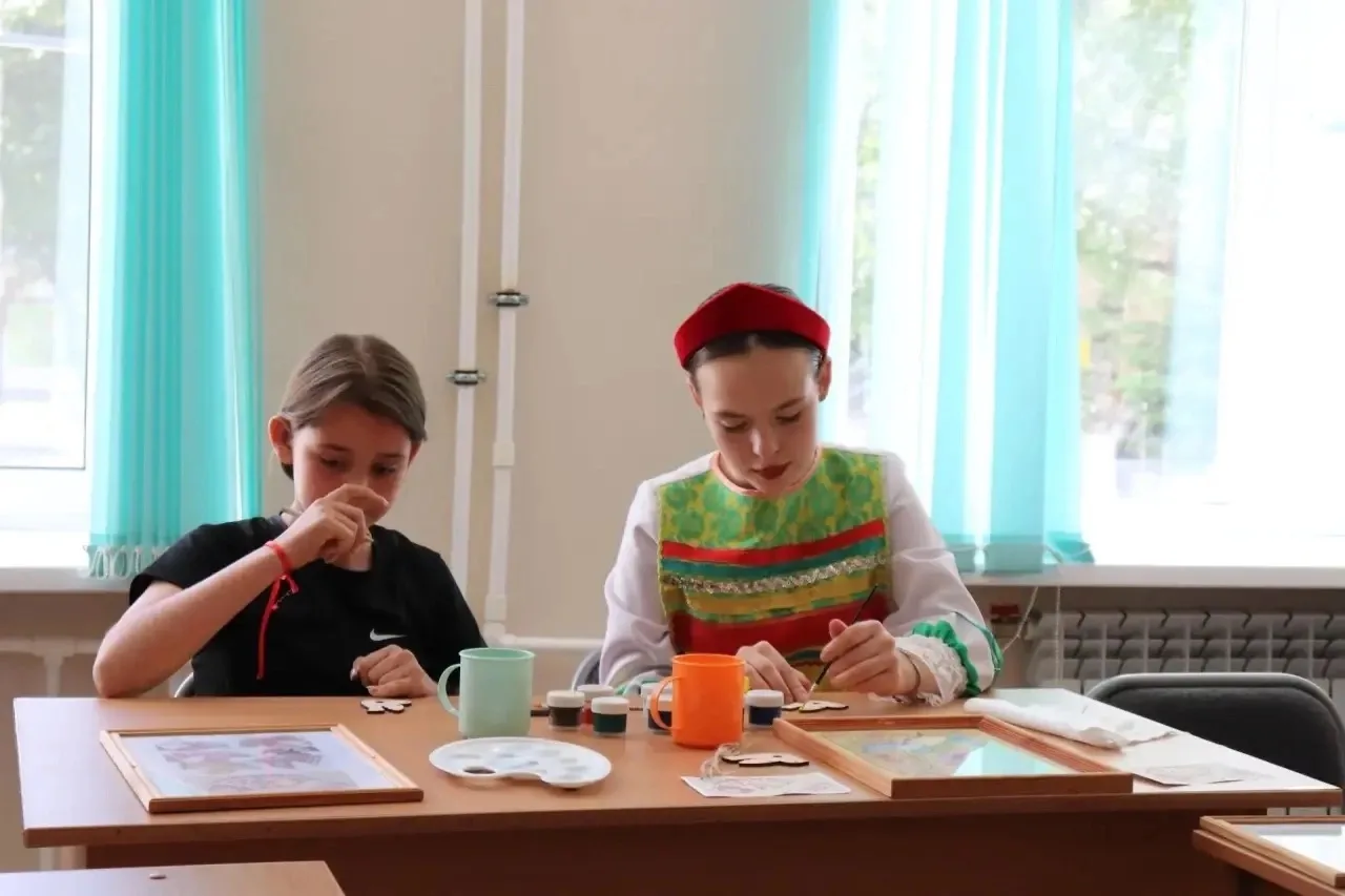 Профильный отряд «Исток» — на районном фестивале русской культуры! 🌟

Профильный отряд «Исток» такж
