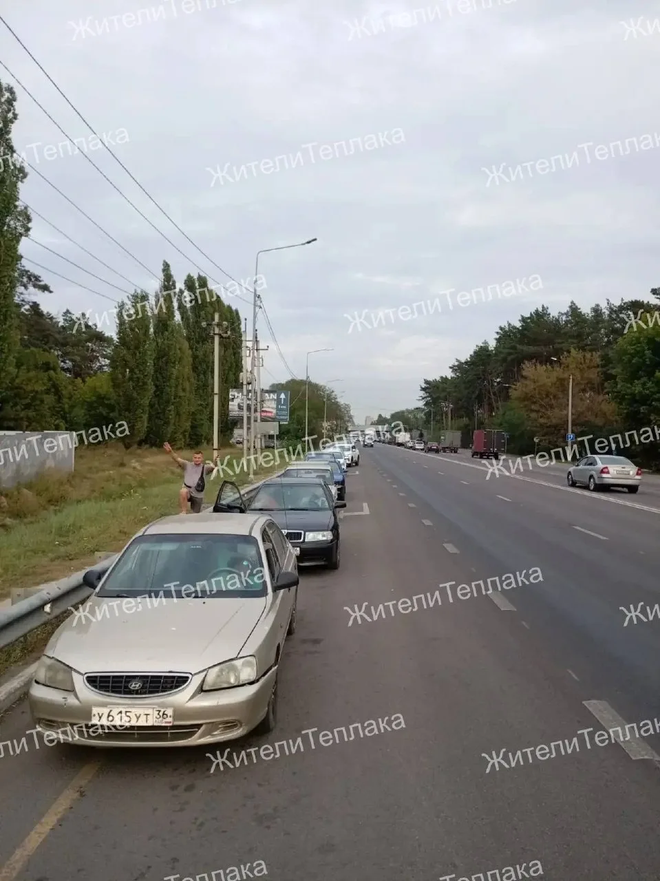 Пробка на заправке на первомае уже и конца не видно 😨