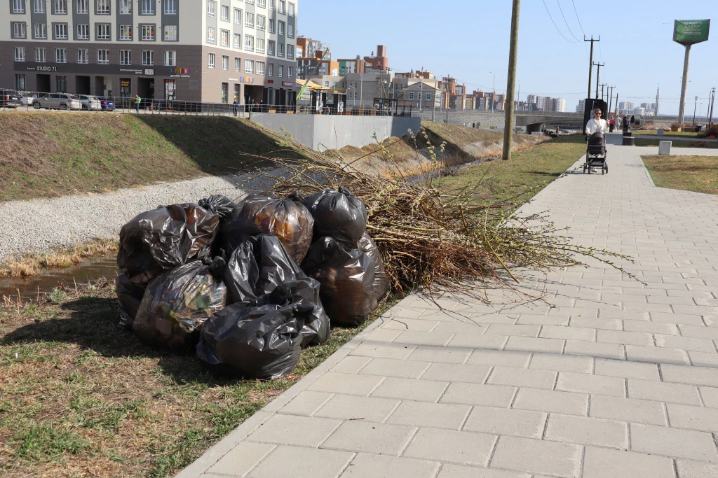 В Академическом начался месячник чистоты! 🌱  Сегодня в Екатеринбурге официально стартовал месячник ч