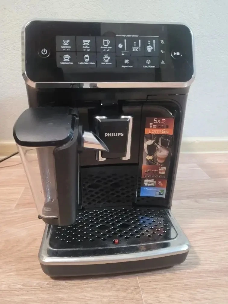 Продам кофемашину Phillips latte go 3600, полностью обслужена, после обслуживания в экс...