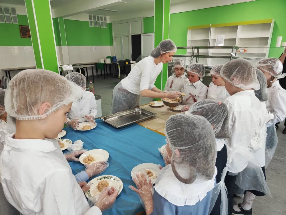👩‍🍳7 мая в нашей школе в рамках общешкольного проекта «Готовим рыбу всей семьей», направленного на п