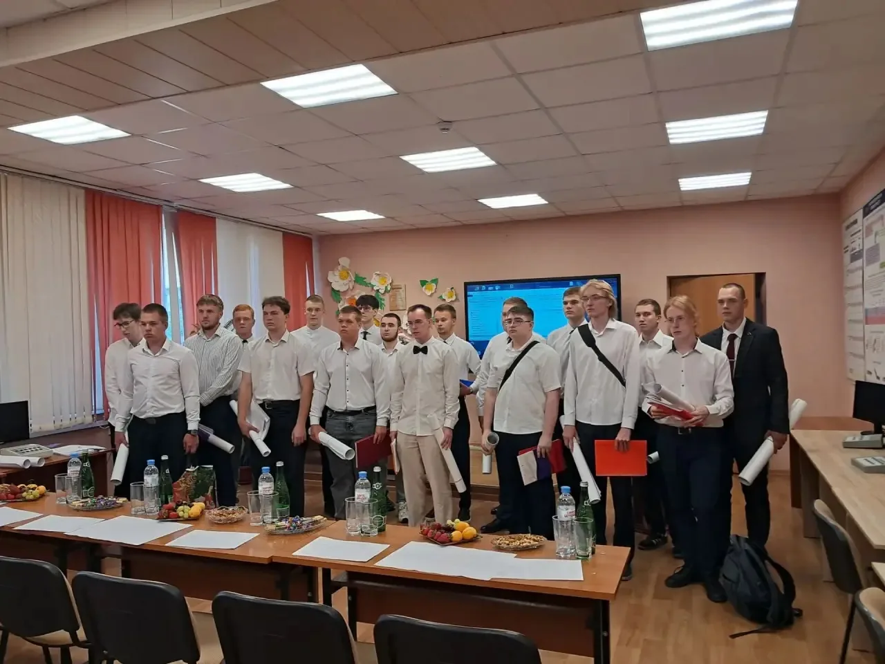 МИССИЯ ВЫПОЛНИМА💥💥💥

💯С огромной гордостью и радостью сообщаем, что сегодня, 16 июня ,  выпускна