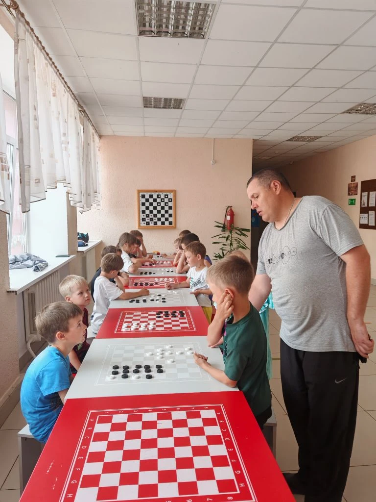 🎉 Шашечный турнир в «Точке роста»: битва умов и стратегий! 🎉

Сегодня в стенах центра «Точка роста
