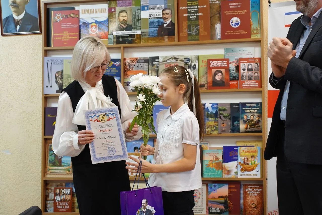 🎨🥇 Наши ученики вновь покорили сердца жюри и зрителей!  Поздравляем наших талантливых художников: 🌟 