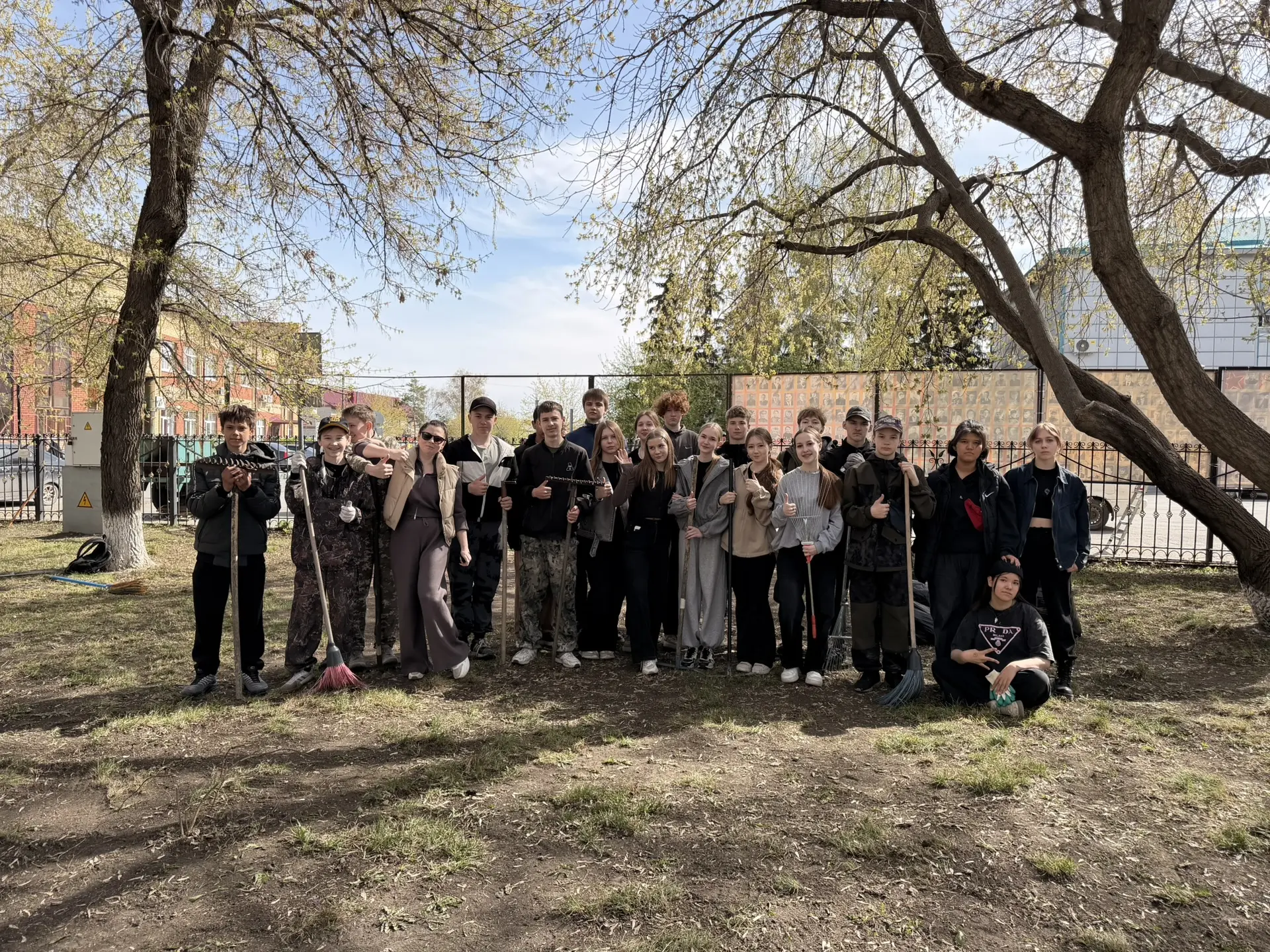 🌳🪾Субботник в Бердюжской школе: вместе за чистоту!  30 апреля 2026 года ученики 5–11-х классов вмест