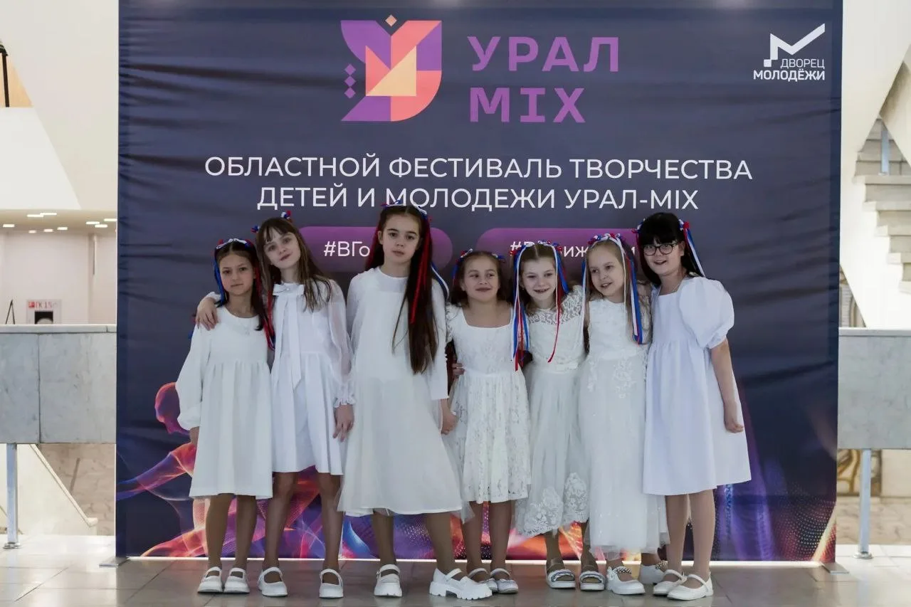 Вокальный ансамбль «Мелодия» МАОУ гимназии №40 - призер фестиваля «Урал-Mix»  Коллектив Сороковой по