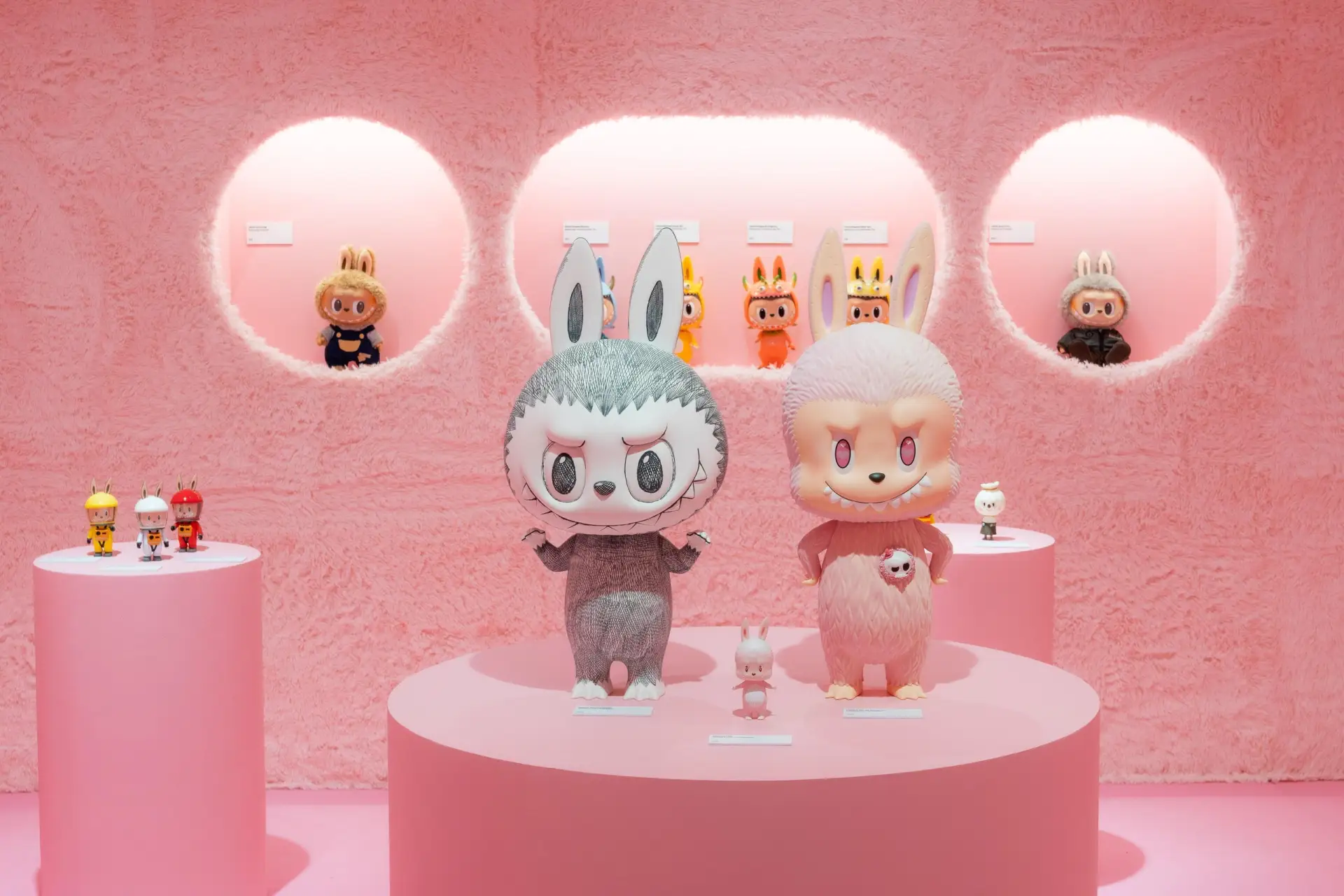 Крупнейшая в России выставка дизайнерских игрушек «Super Toys. Летний сезон» вернулась в Москву с об
