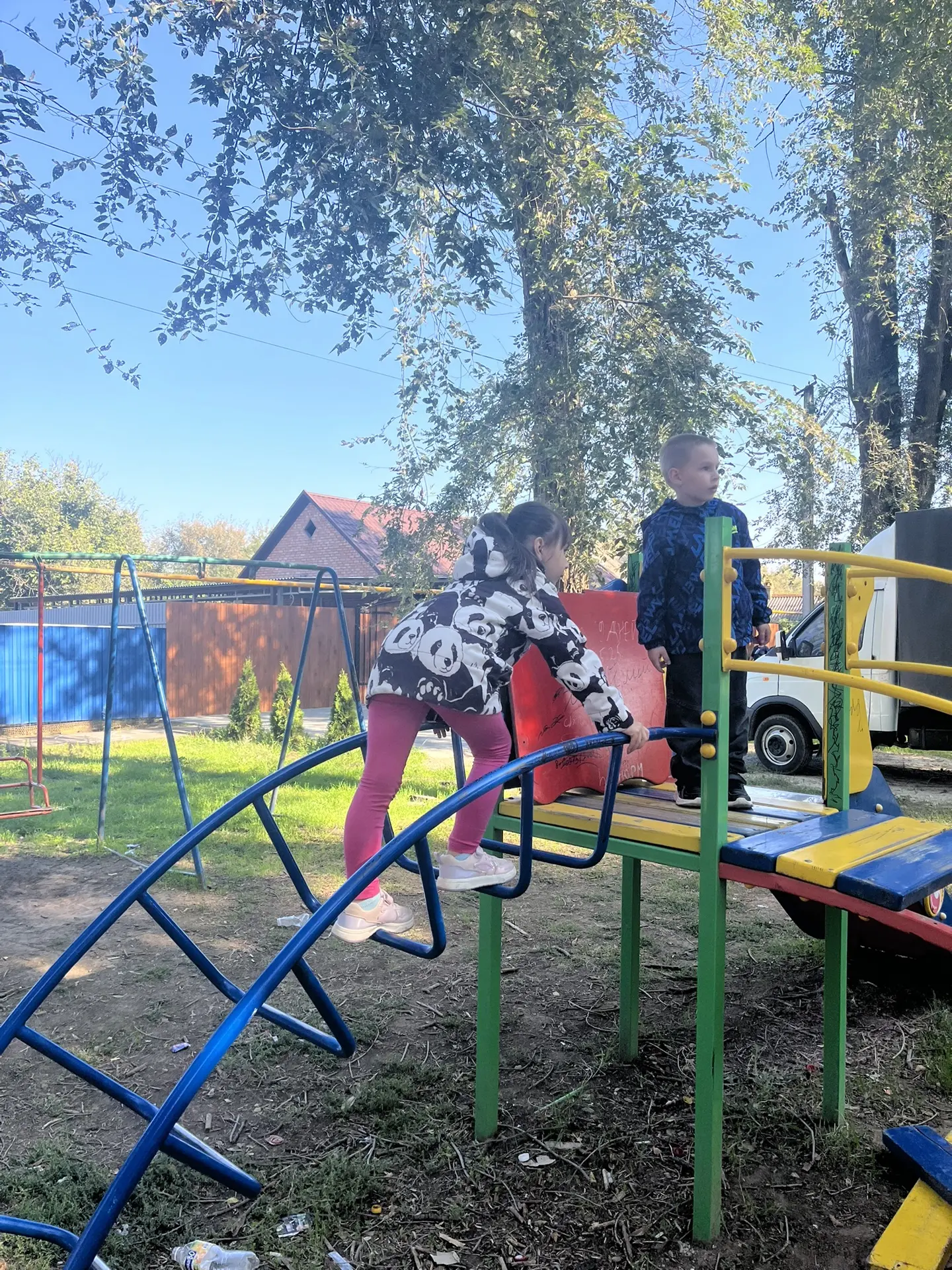Сегодня дети группы «Капитошка», ходили на прогулку.
