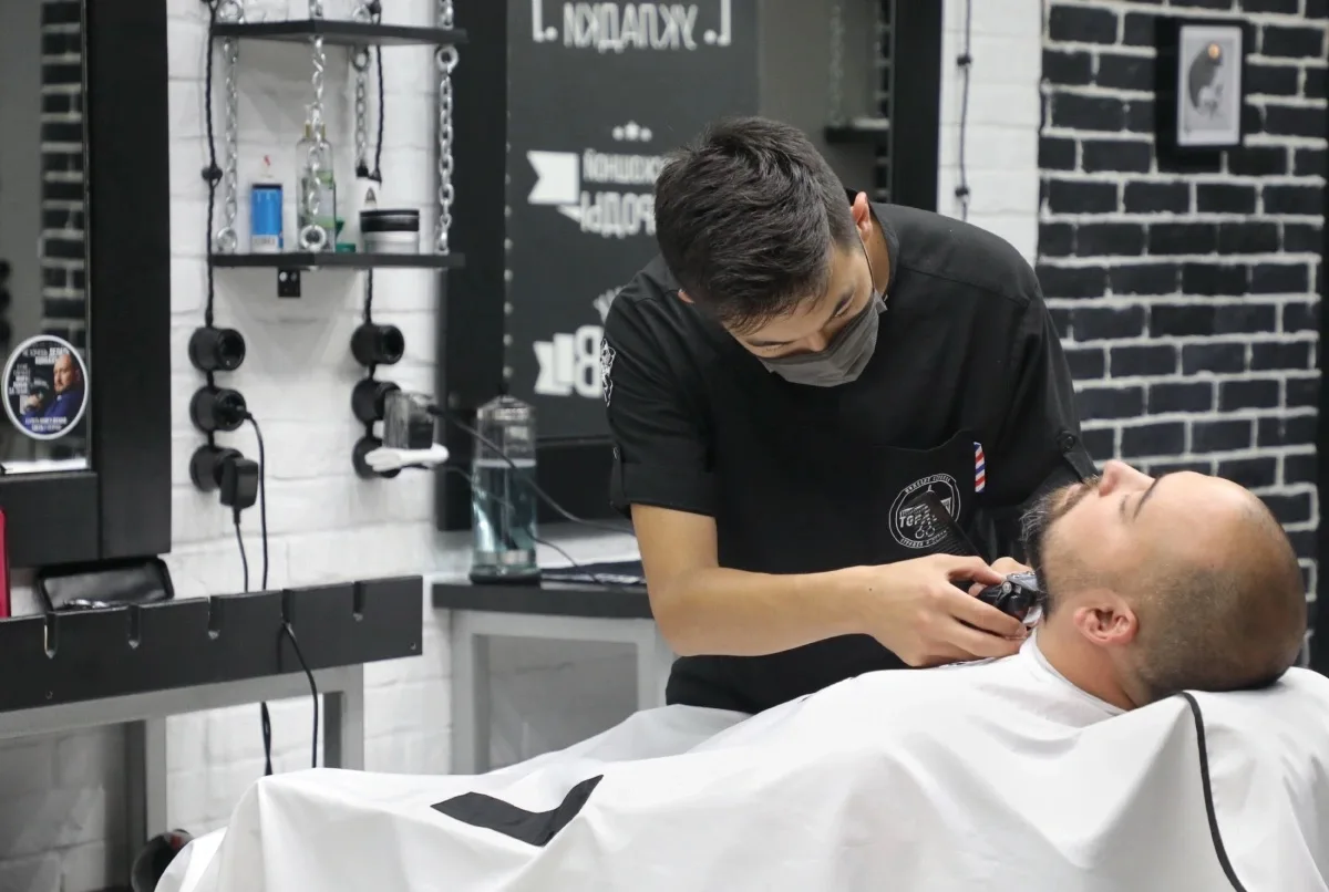 💈Парикмахерские в Петербурге уступают место барбершопам