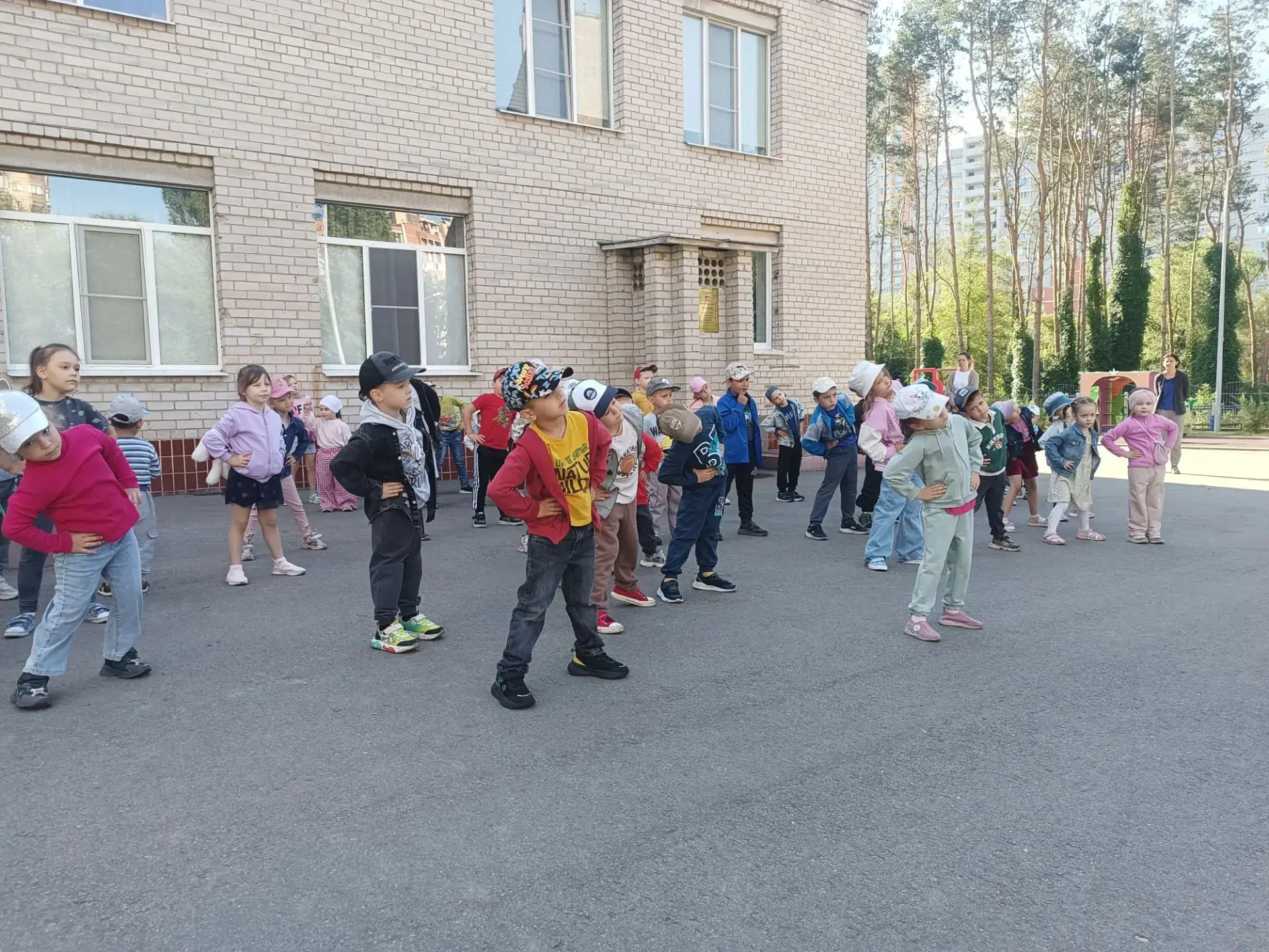 ☀️ Бодрое утро начинается с зарядки! 


Каждое утро в нашем детском саду начинается не просто с прив