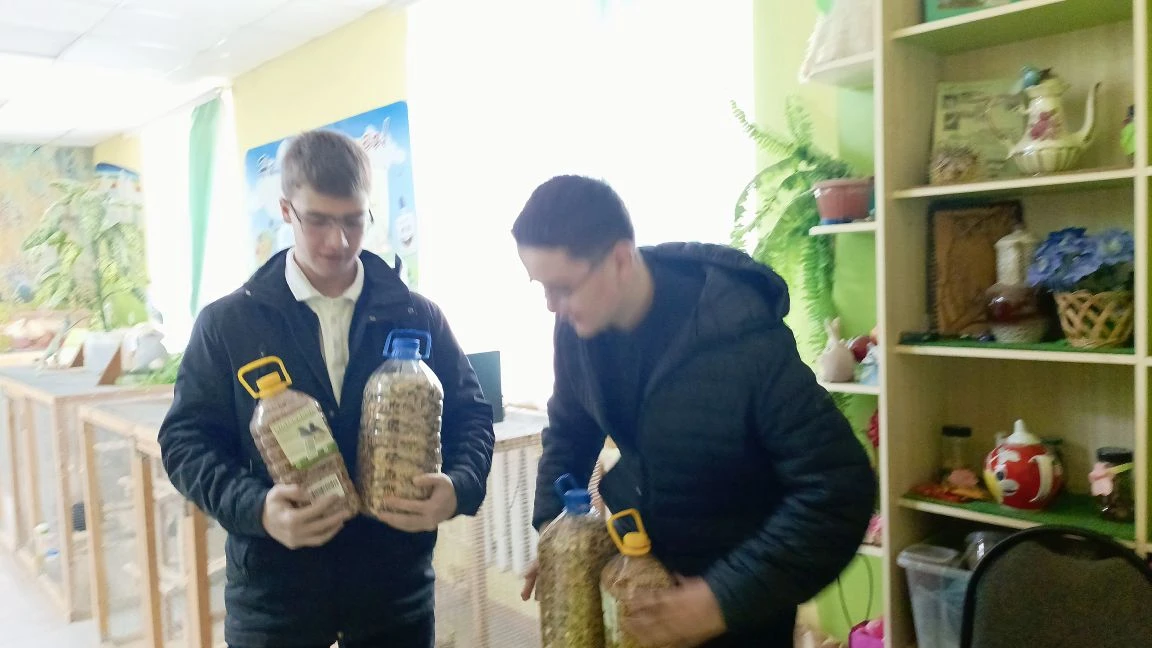 🐾 Завершилась акция «Поможем нашим братьям меньшим»!

Сегодня наши активисты передали экологическом