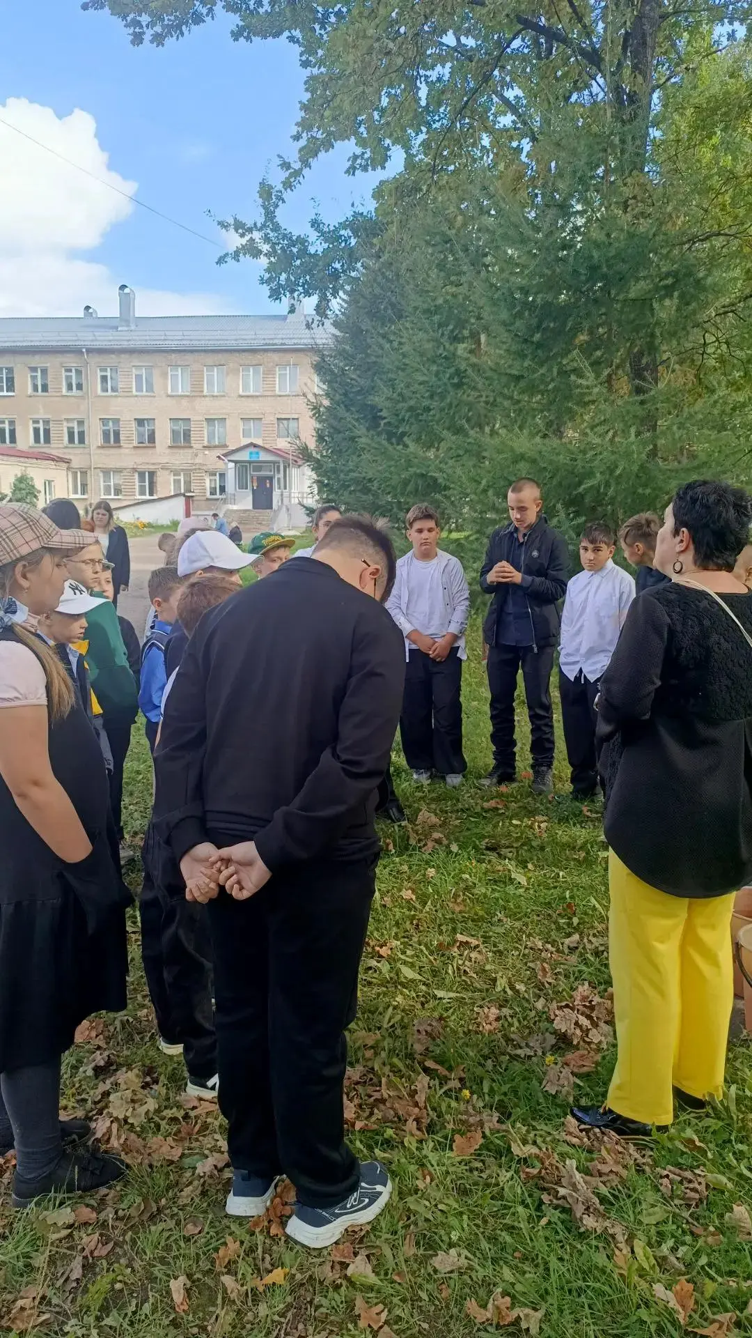 Сегодня в нашей школе прошла трогательная акция, посвящённая Дню солидарности в борьбе ...
