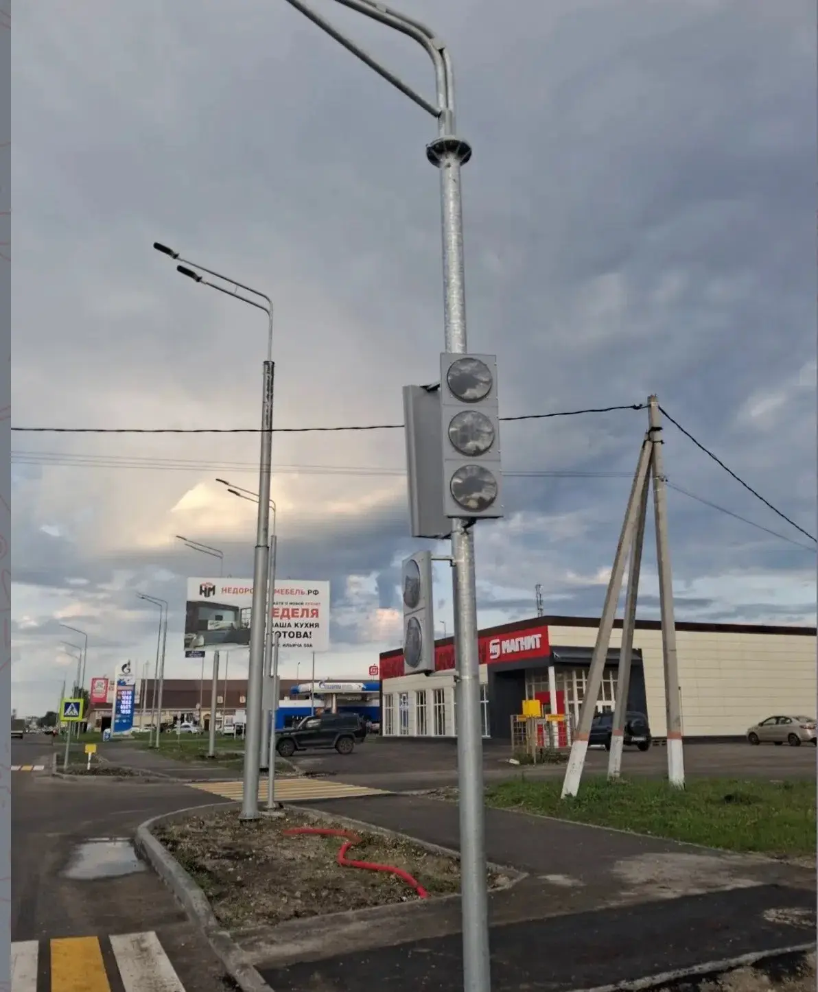 💁‍♂️На прт.Ильича , оказывается уже приступили к установке светофоров 🚦 

🙏🏻Спасибо подписчикам 