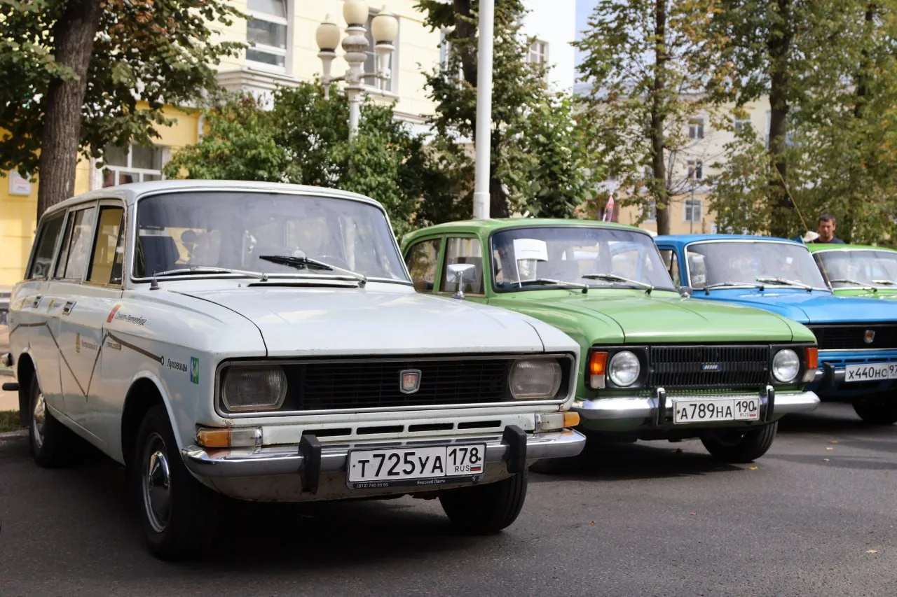 🚘 Ретроавтомобили и уникальные экспонаты украсили День города Ступино