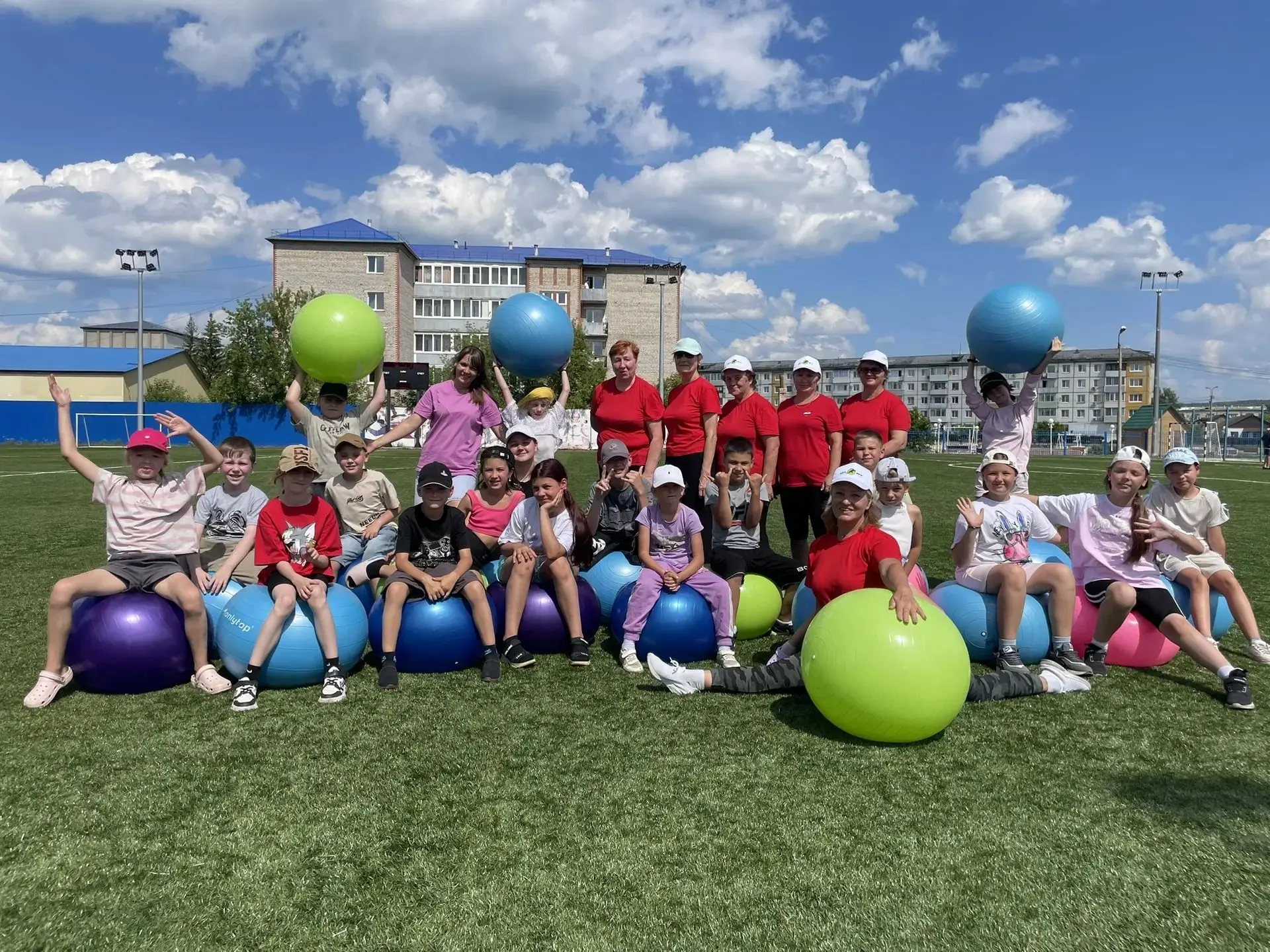 ✨Пятый день лагерной смены

Сегодня день получился по-настоящему разносторонним. Сначала мы провели 
