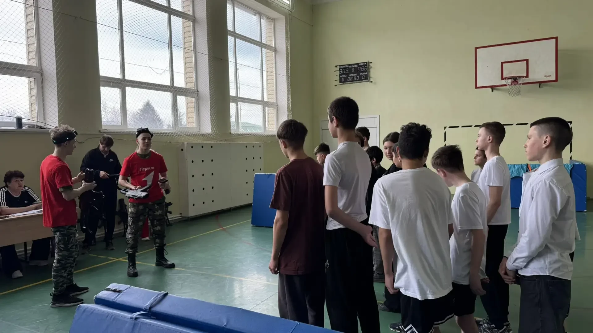 С целью профилактики асоциальных явлений и девиантного поведения  через вовлечение подростков в соци