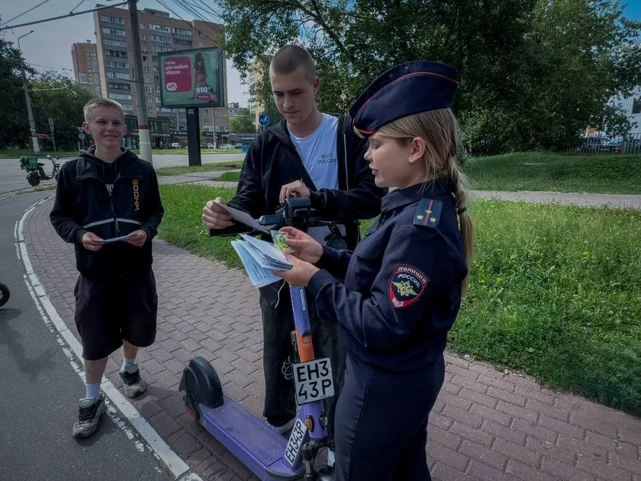 В Химках проверили самокатчиков и курьеров