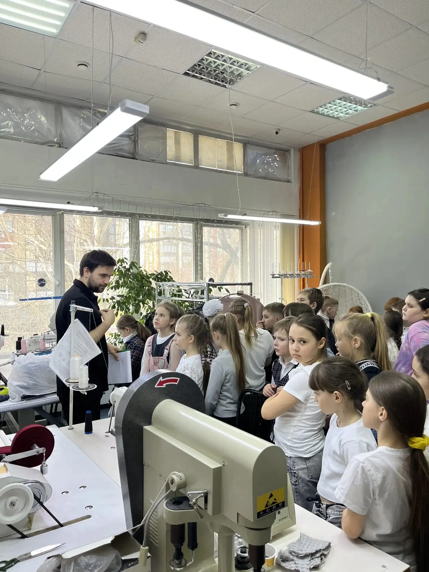📍✂️Наши ученики из 2 "А" и 2 "Б" классов сегодня окунулись в мир шитья! 🤩 они побывал...
