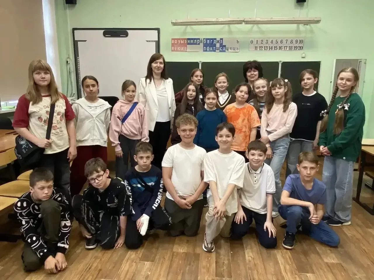 В конце учебного года в 4А классе состоялось мероприятие, посвященное Году единства народов России, 