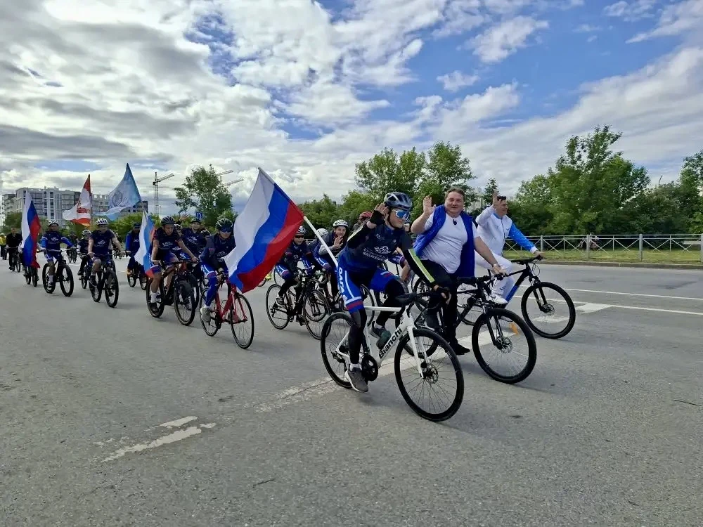 🚴‍♂️🚴‍♀️в Заволжском районе стартовал «Ульяновский ВЕЛОДЕНЬ». Во главе парада Александр Болдакин. 