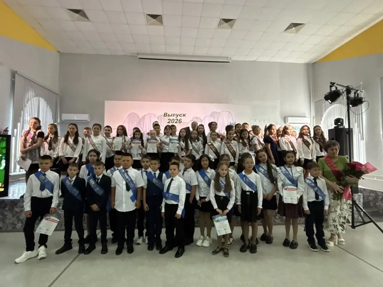 Сегодня в нашей школе особенный день — выпускной у 4-х классов! 🎓