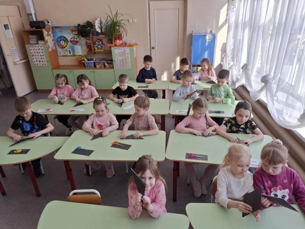 С наступлением весны возвращаются к нам перелетные птицы 🐦‍⬛🐦‍⬛🐦‍⬛ Первыми прилетают грачи.  1871 - 