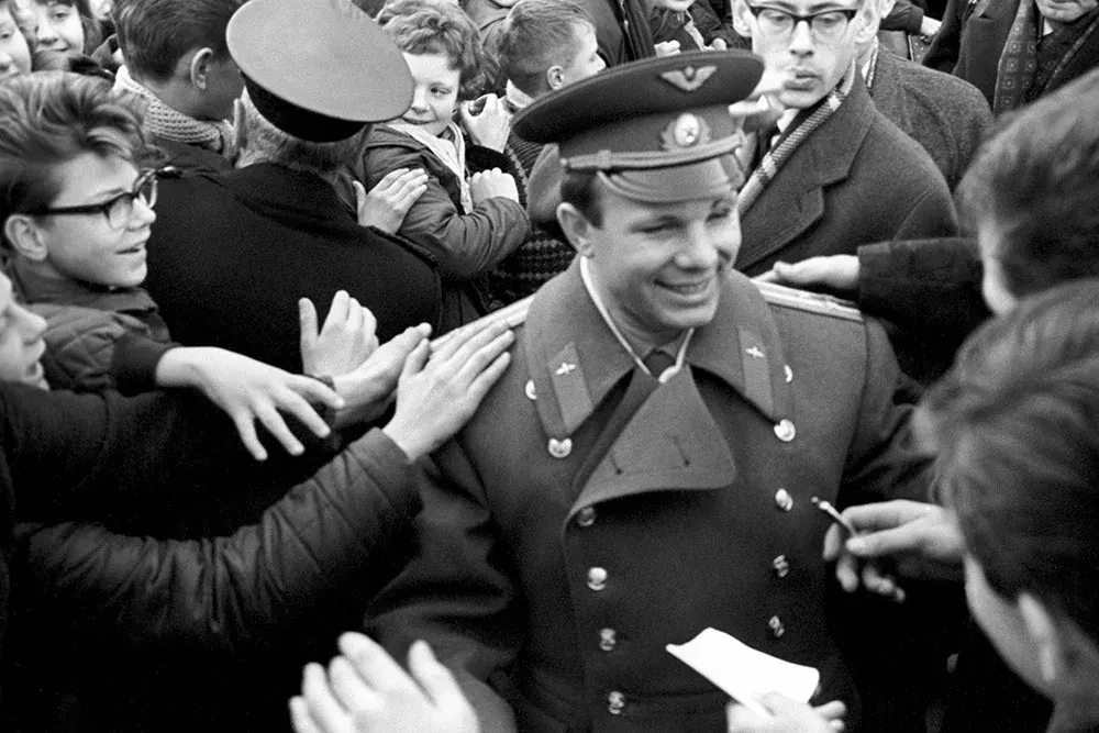 Сегодня мы празднуем День космонавтики, вспоминая героев космоса. А также всех, кто строил и запуска