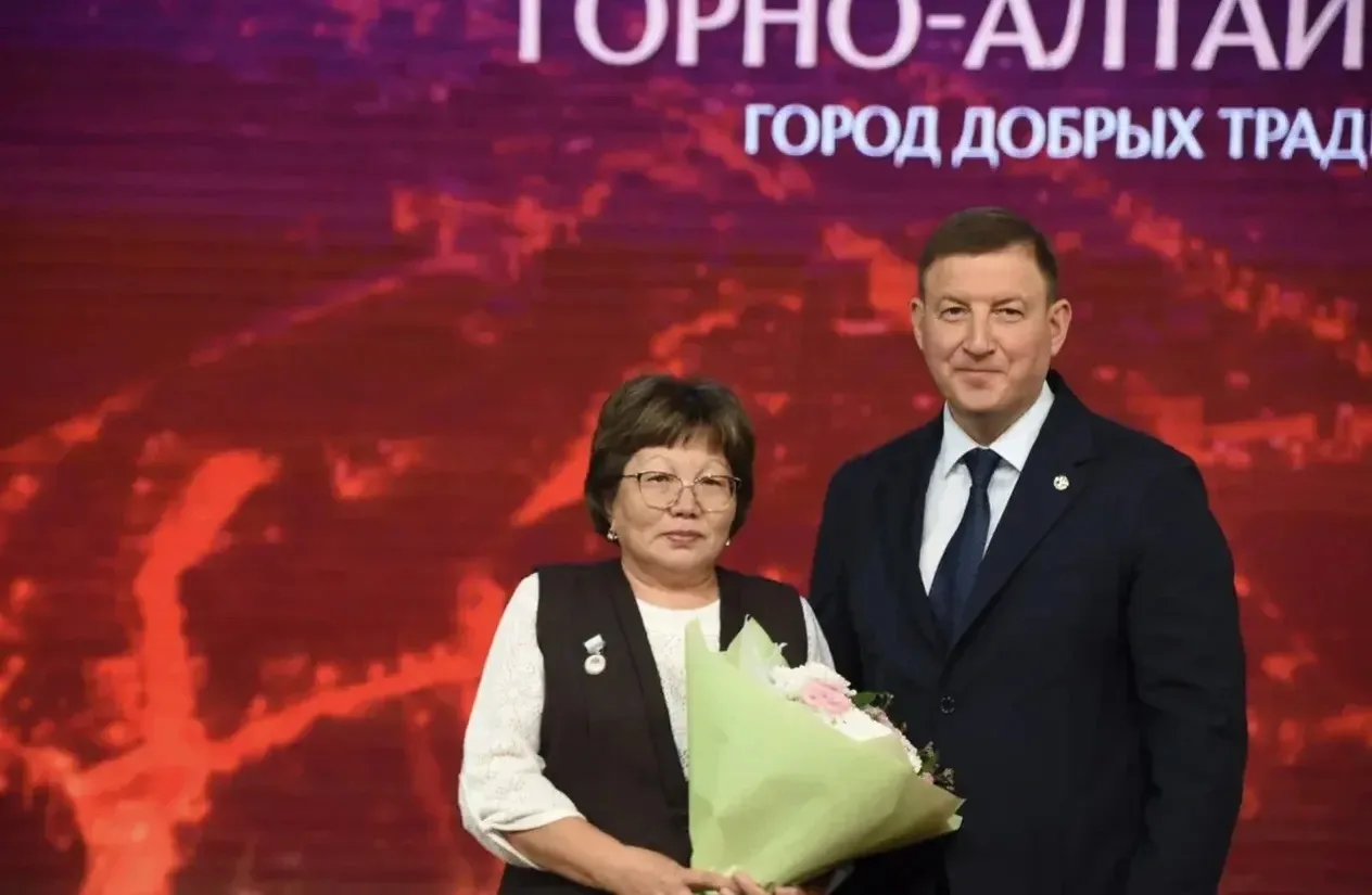 Врачу‑стоматологу‑терапевту Алтынай Сергеевне Пиянтиной присвоено почётное звание «Засл...