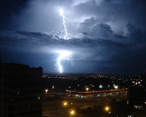 ⚡️Гроза, шквалистое усиление ветра до 20 м/с местами в Самарской области ночью 28 июля 2026.
 
Будьт