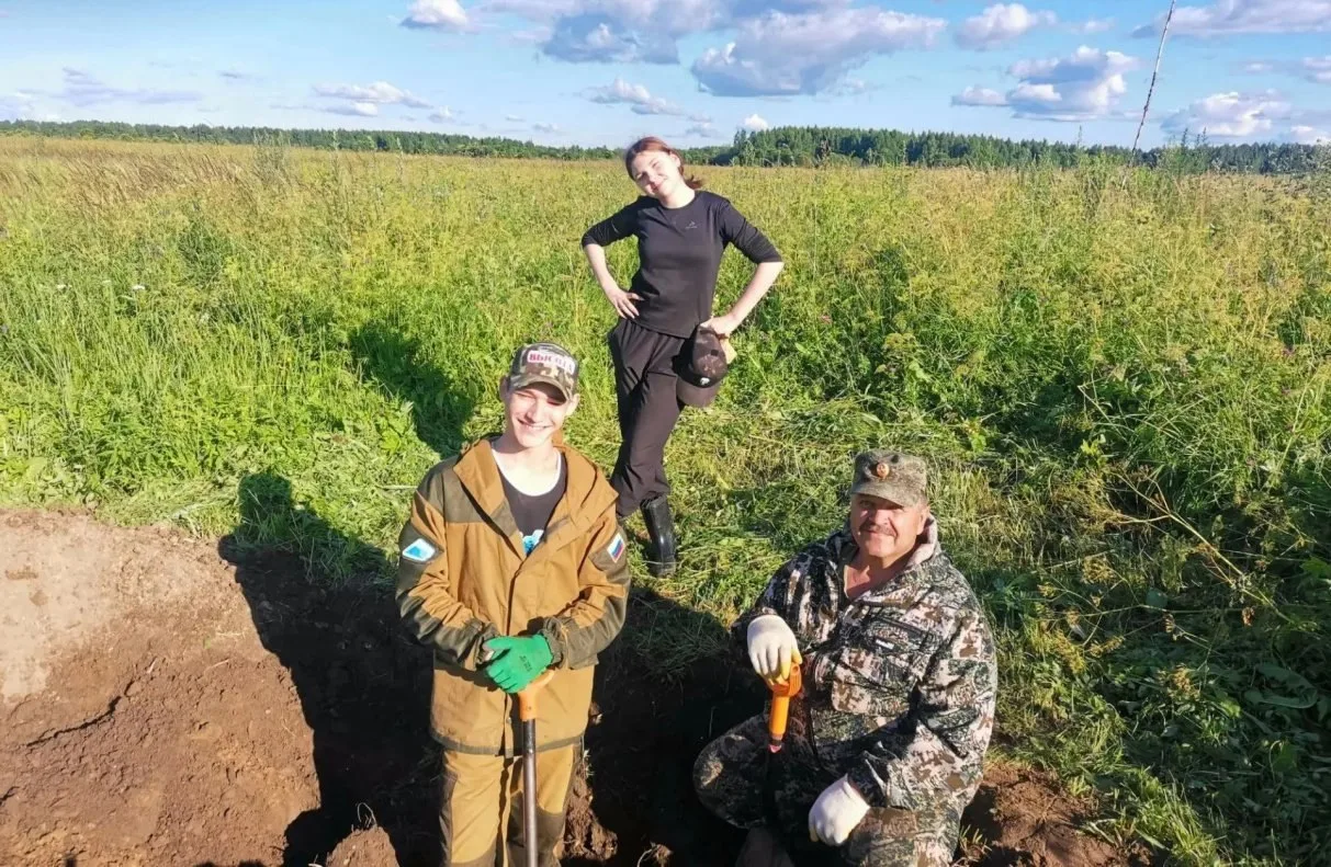 Барнаульские школьники ищут останки красноармейцев в Ленинградской области