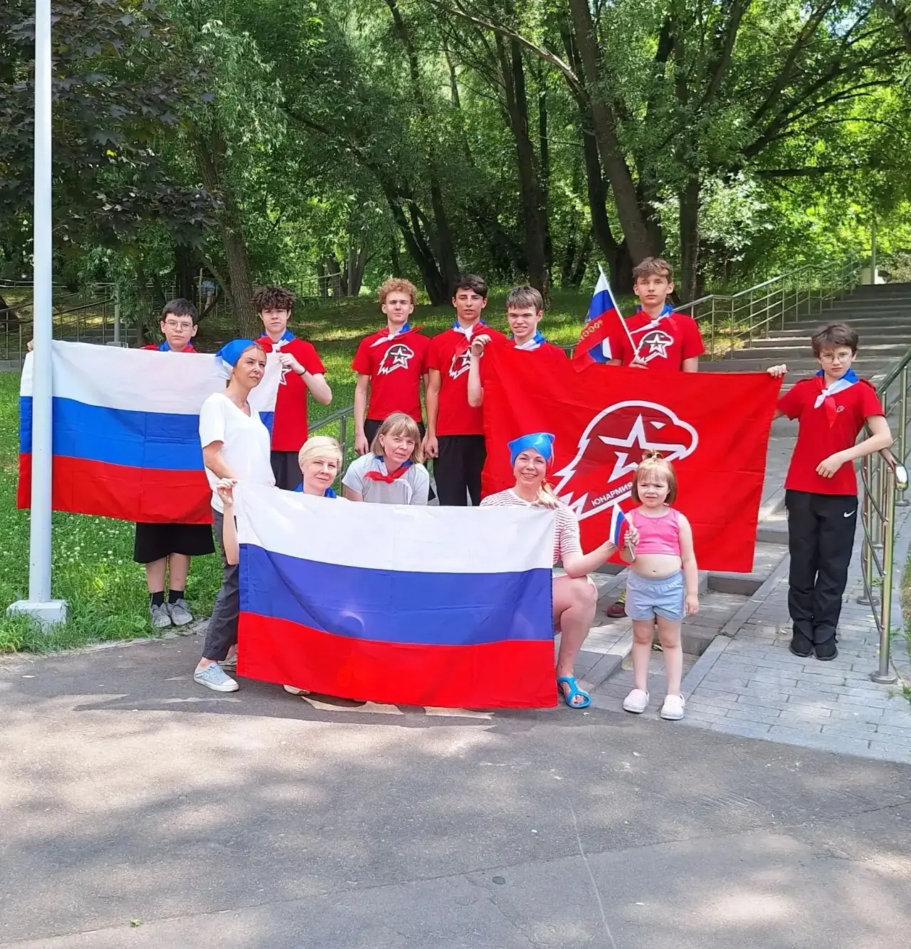 🤩Пикник в кругу друзей

Завершение учебного года- отличный повод собраться всем вместе. Для #юнарме