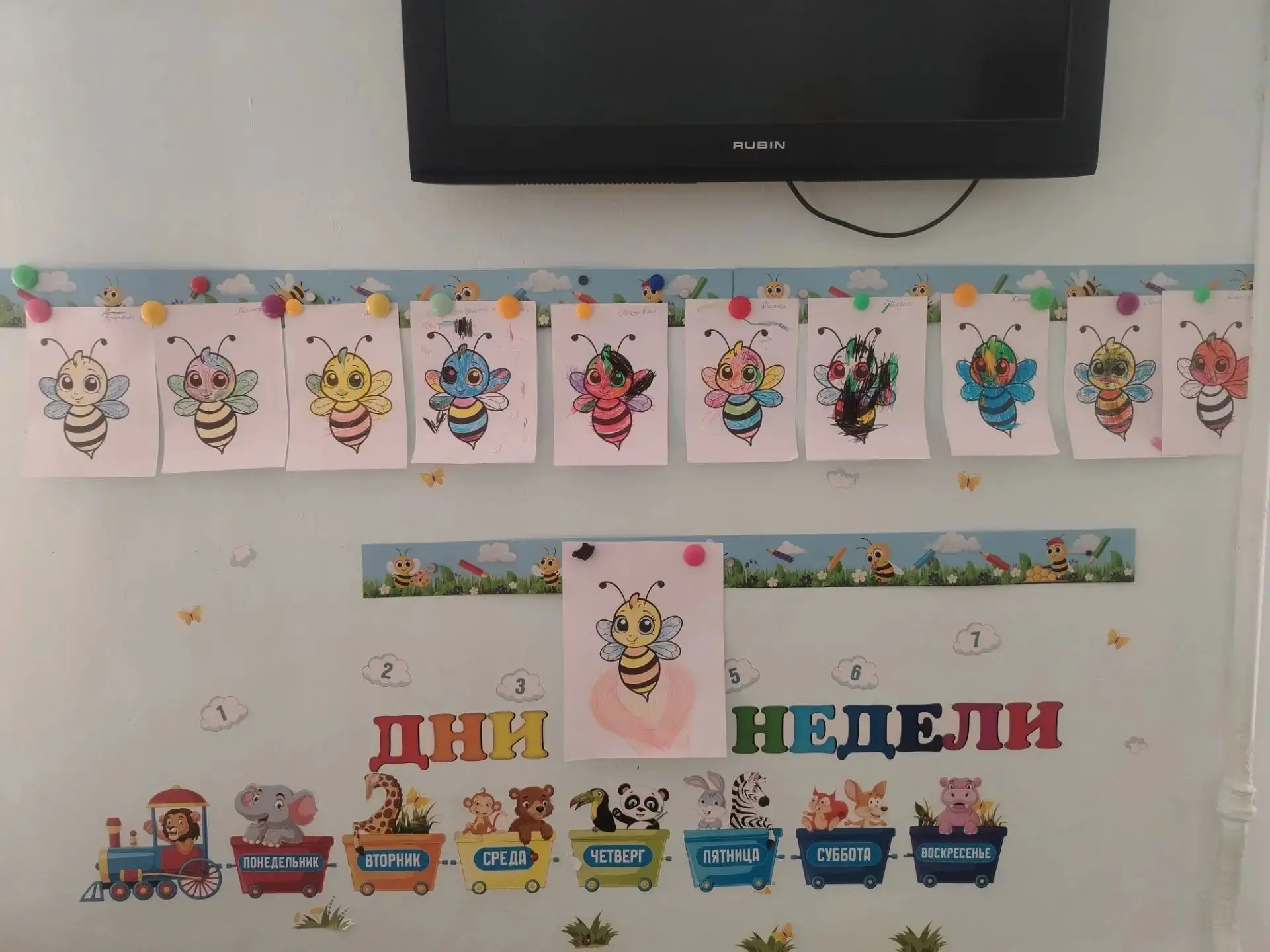 Наши маленькие пасечники в деле! 🐝☀️