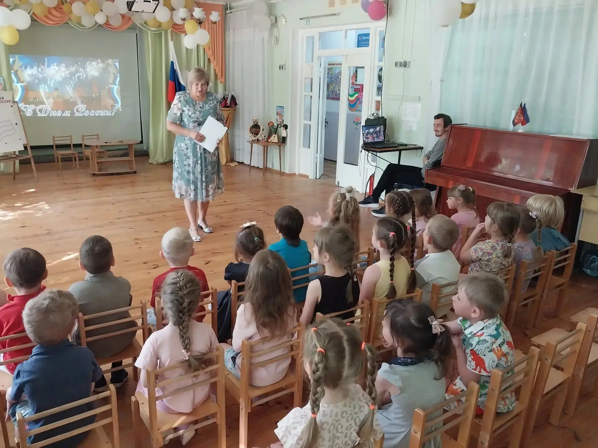 Я люблю тебя, Россия!
Квест-игра под таким названием увлекла детишек двух групп детского сада "Ивушк