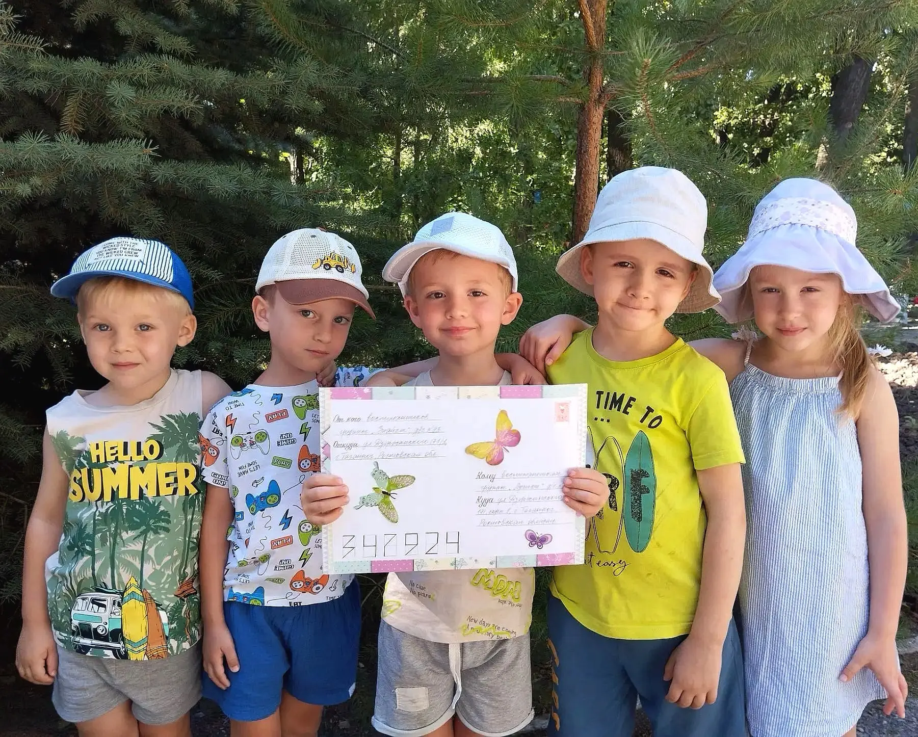 💌В #ДеньПочты мы всем детским садом играли в почту!
📩Ответственные почтальоны группы "Звёздочки" в