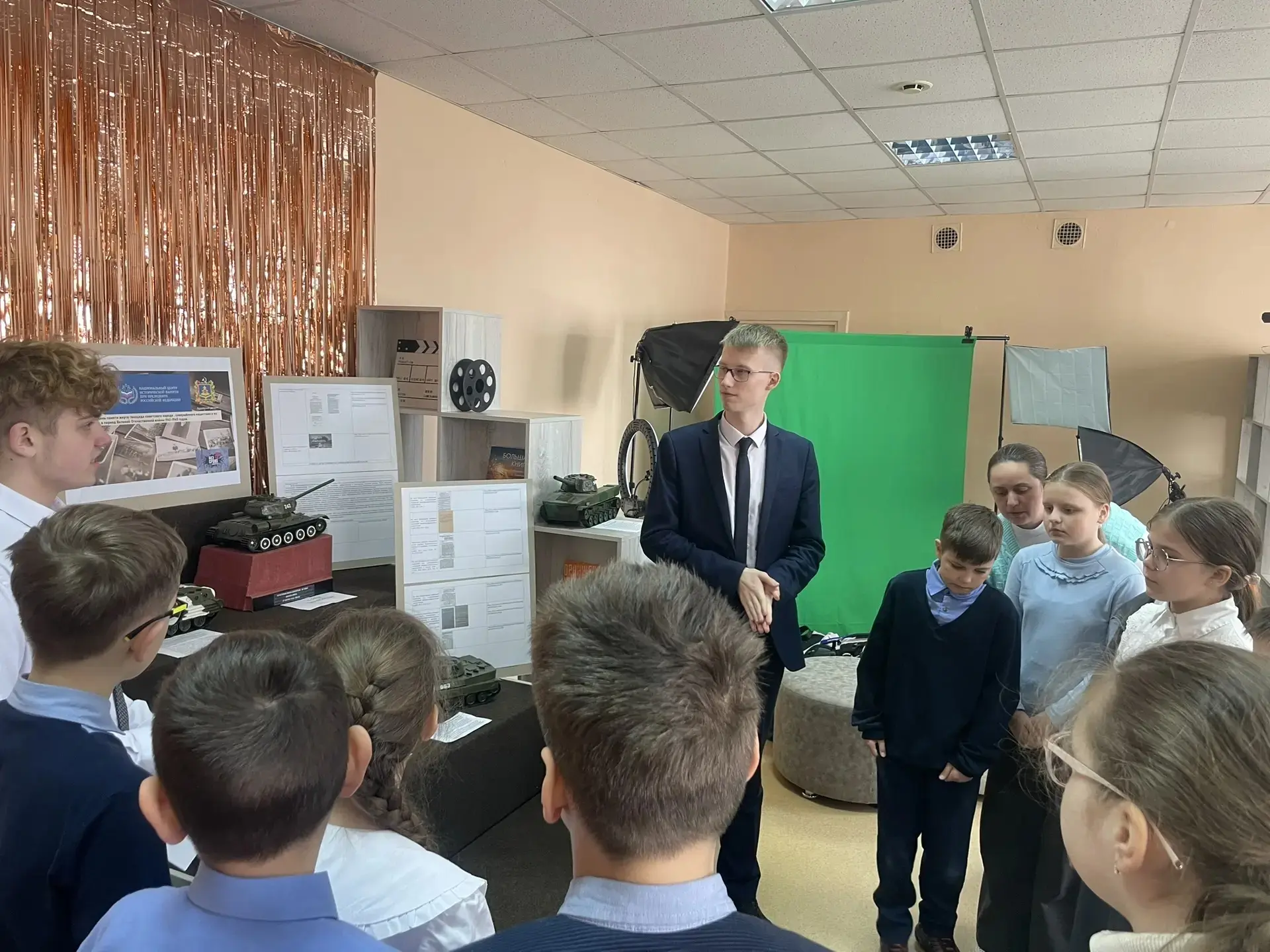 📅 Ежедневно на этой неделе наши ученики 10 «А» класса — Фомкин Артём и Чагорский Дмитрий — под руков