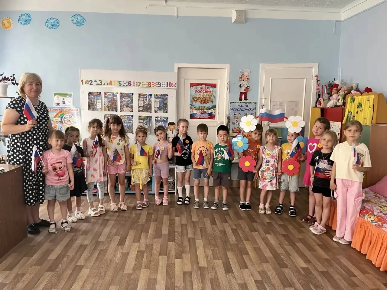 В преддверии праздника дня России подготовительная группа « Капитошки» отправились в виртуальное пут