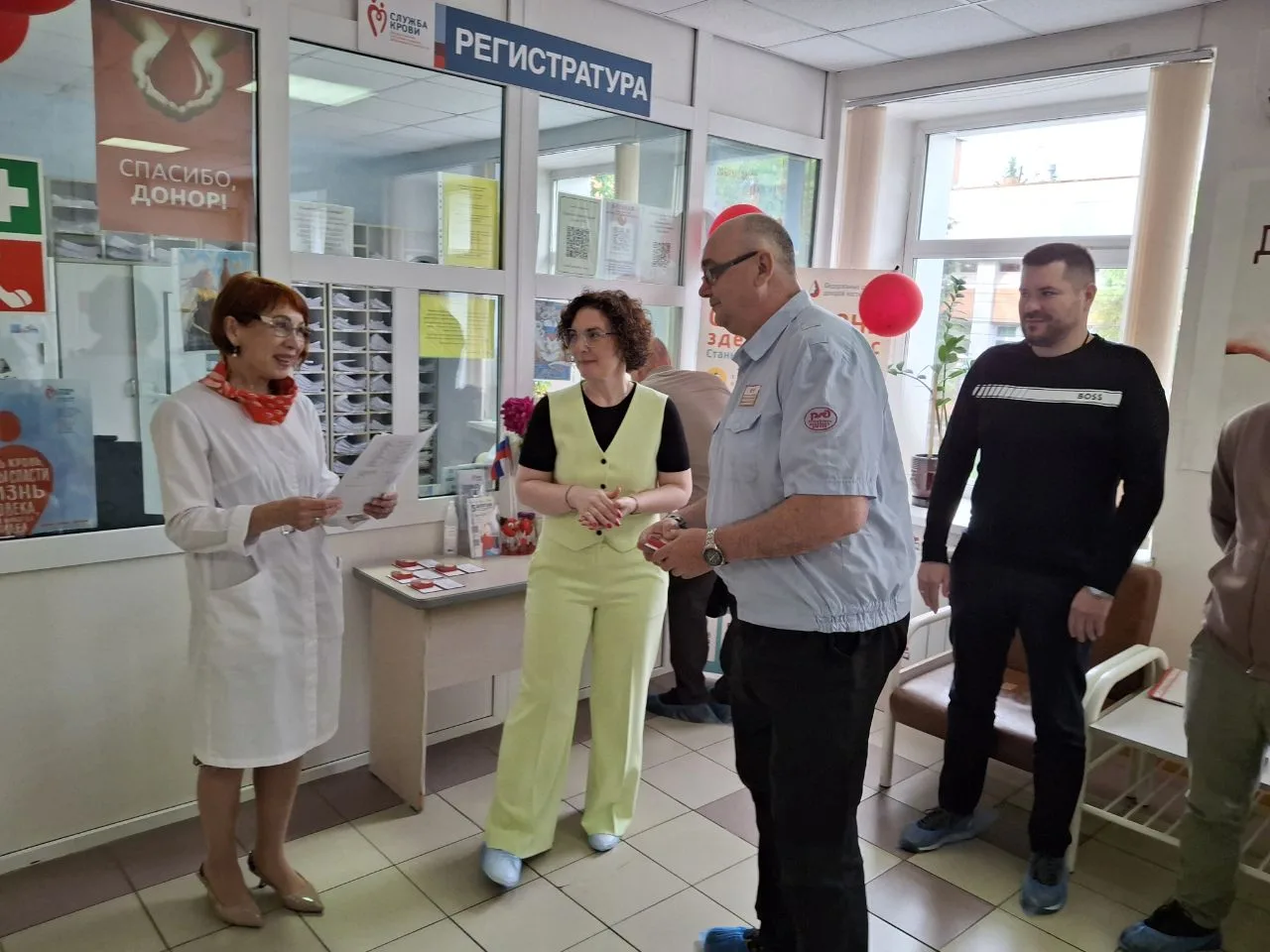 Нагрудные знаки «Почетный донор» вручили жителям ЕАО