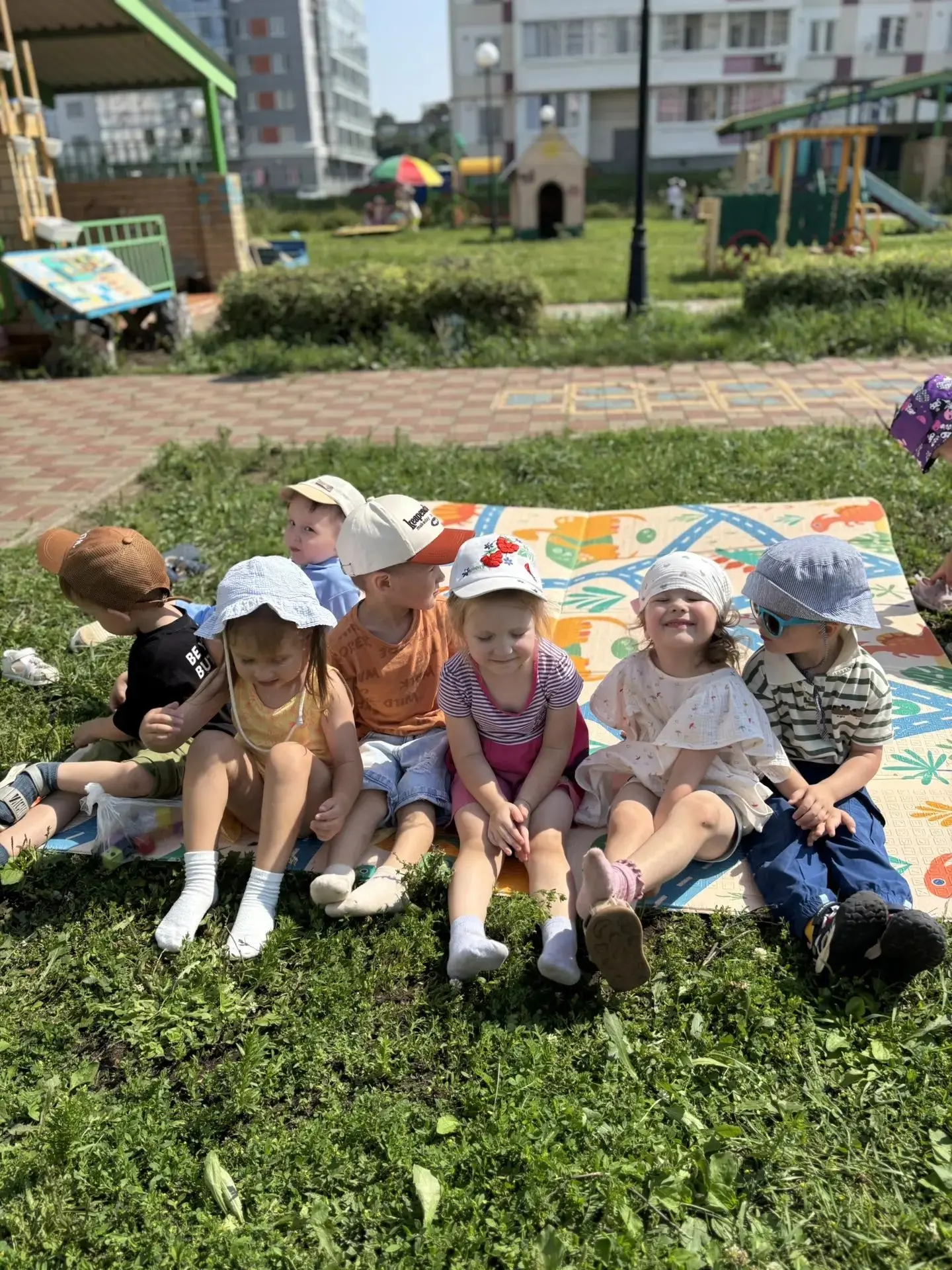 🌞 Сегодня в нашей рубрике — по-настоящему тёплые строки. Наш молодой педагог, Айзиля Рафиковна (8 г