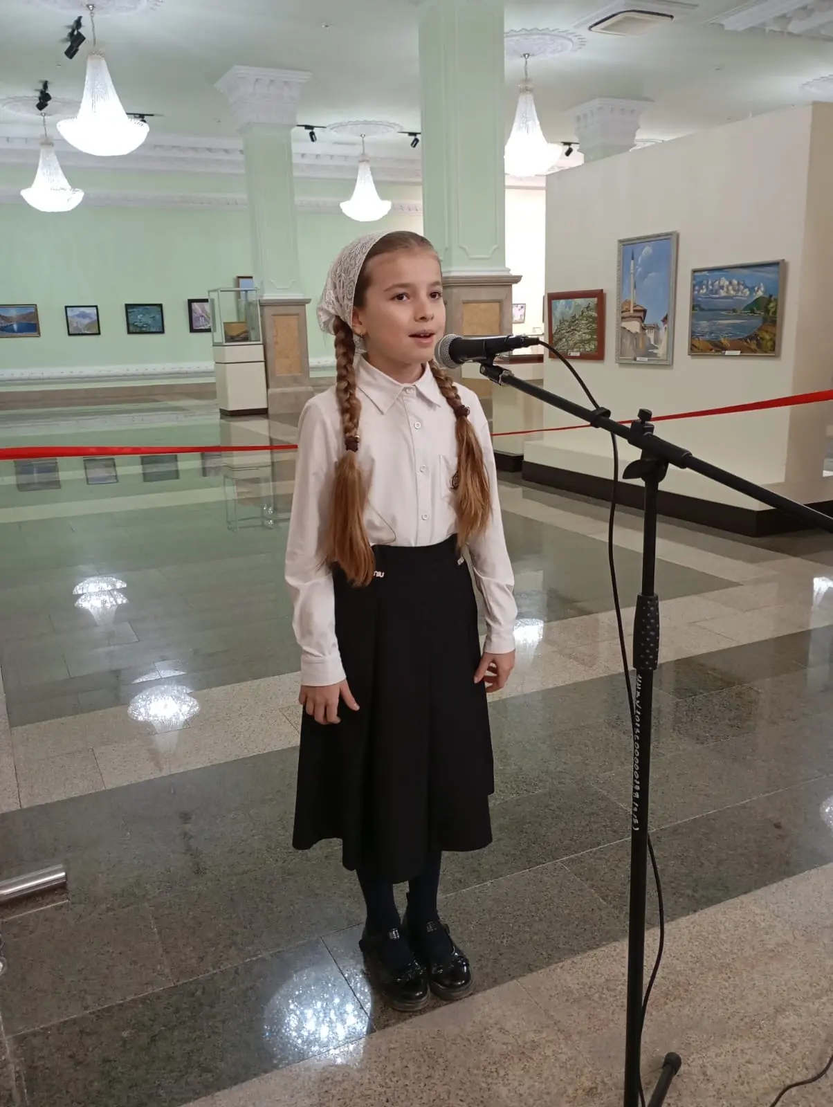 Учащиеся нашей школы посетили Государственную галерею им. А.А. Кадырова, где прошла выставка живопис