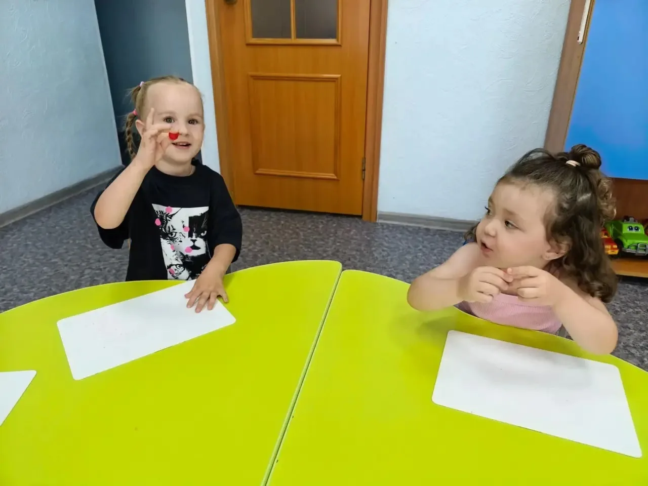 🐞 Маленькие волшебники в деле!

Сегодня малыши первой младшей группы "Тюльпан" отправились в гости 