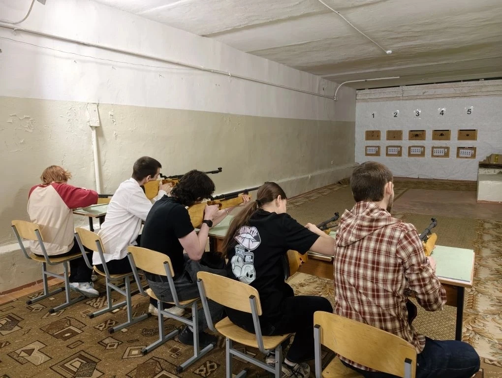 🎖 Наши школьники — на высоте: соревнования по пулевой стрельбе в честь 81-й годовщины Победы!  С гор