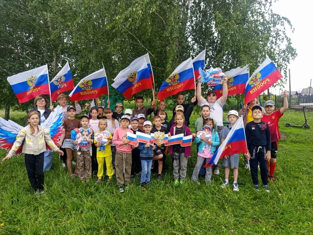 🏛️🇷🇺 День России в пришкольных лагерях округа 🇷🇺🏛️

Сегодня, в День России, в пришкольных лаге