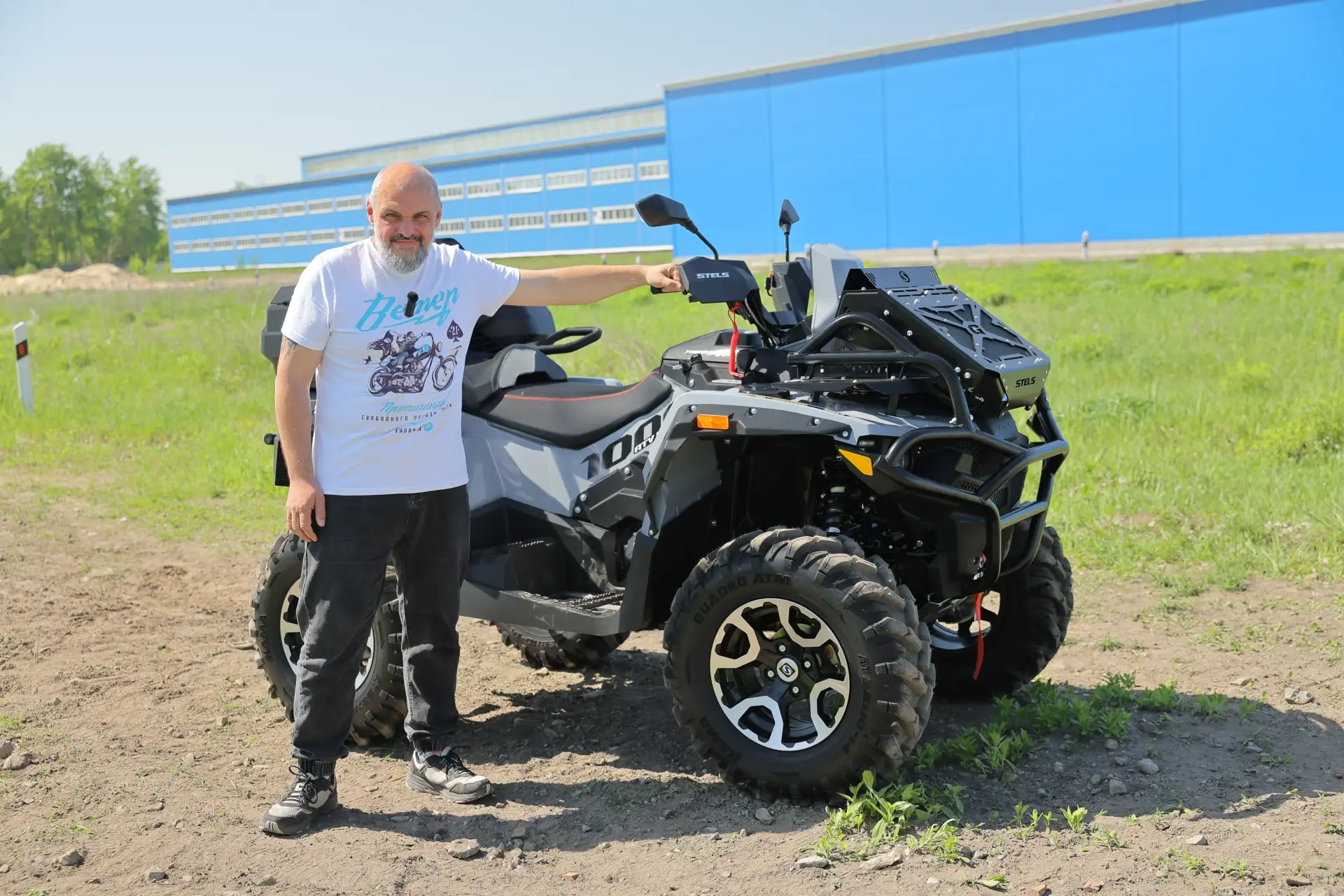 Это обновлённая версия квадроцикла Stels Guepard 1000. Внешне машина изменилась не так ...