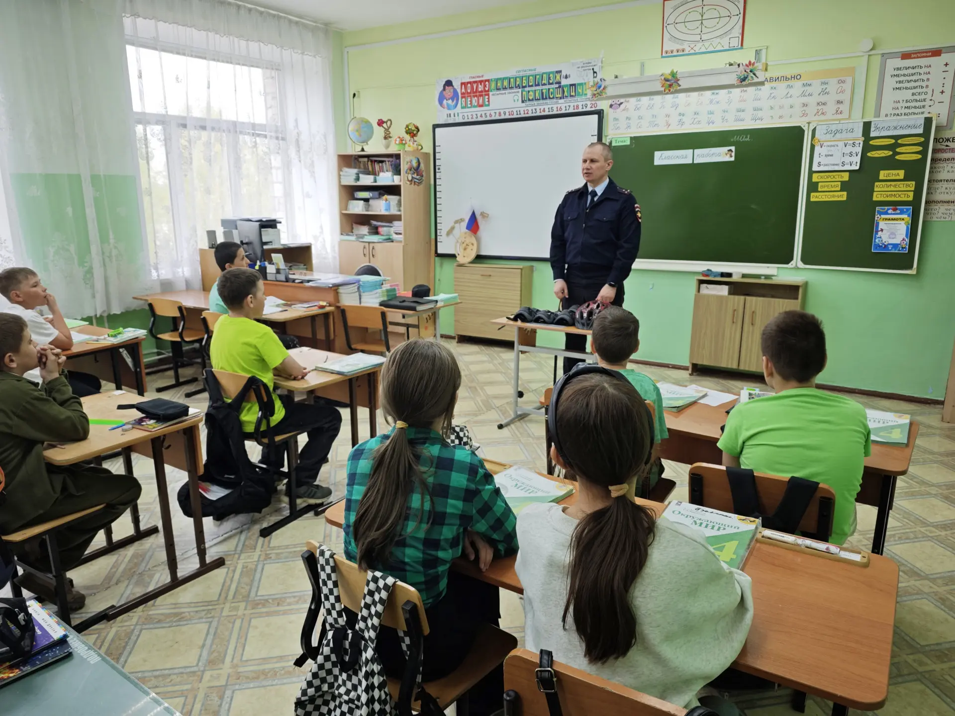 В Идринско-Краснотуранском округе сотрудники Госавтоинспекции провели мастер-класс для юных велосипе