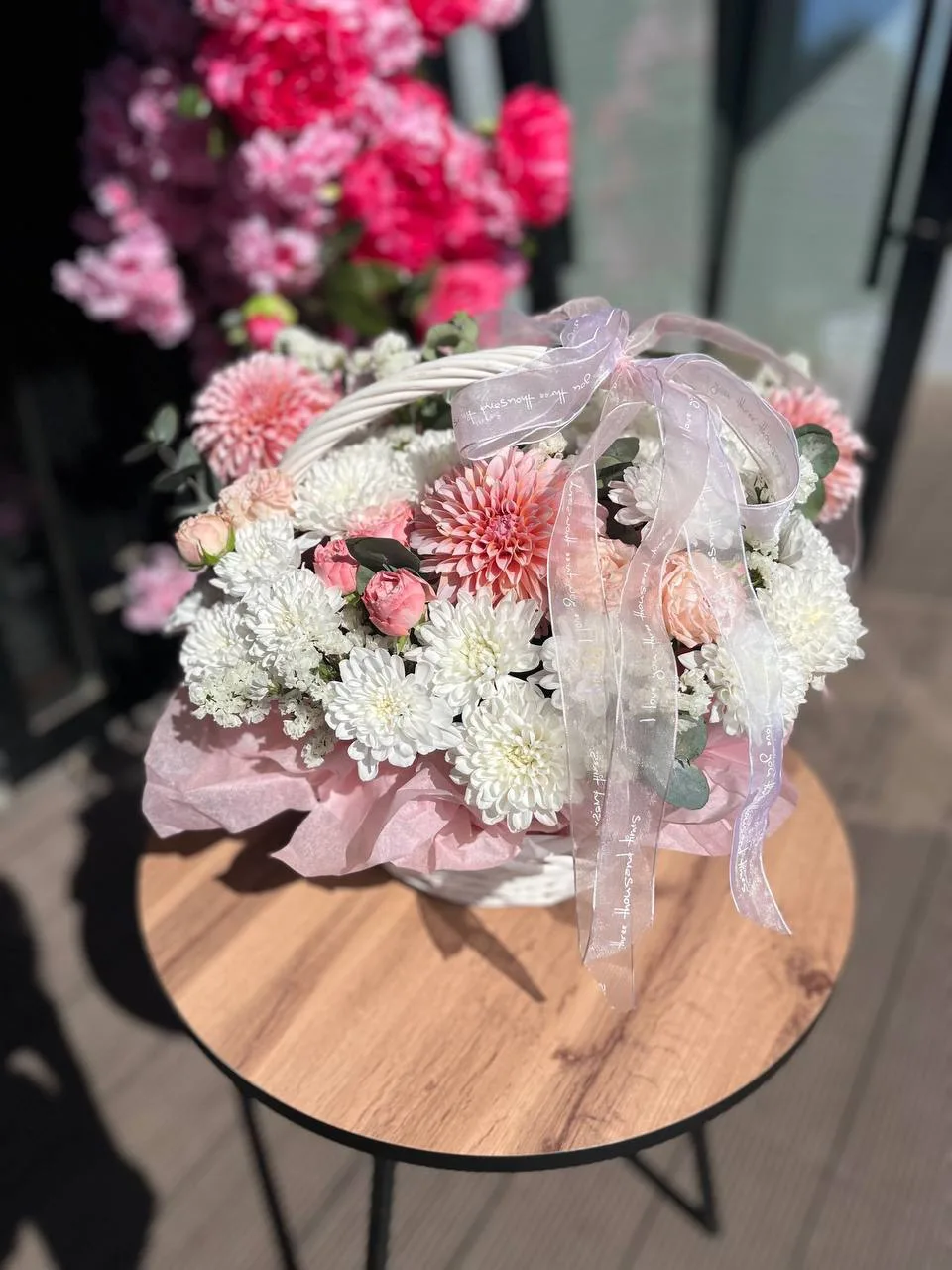 Нежнейшая корзина с сезонными георгинами 🌸