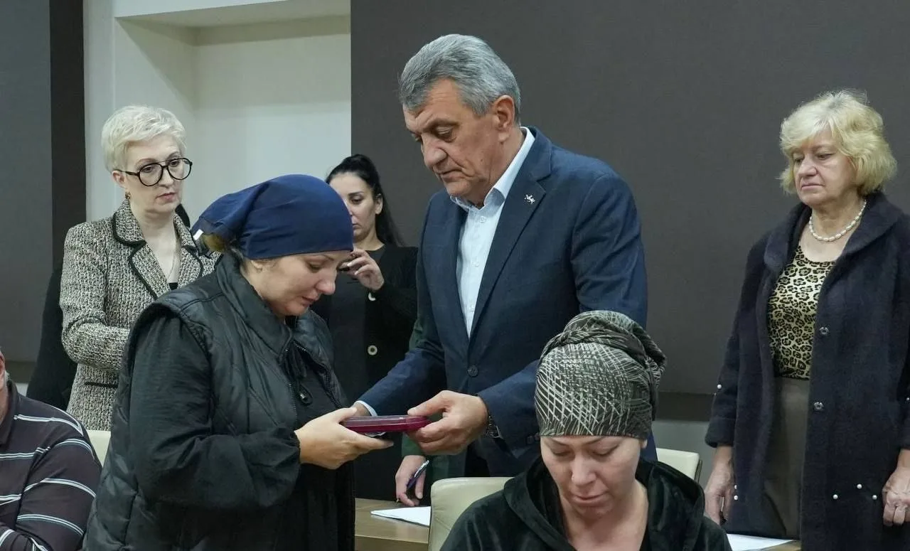 Сергей Меняйло встретился с семьями военнослужащих, погибших в зоне проведения СВО.