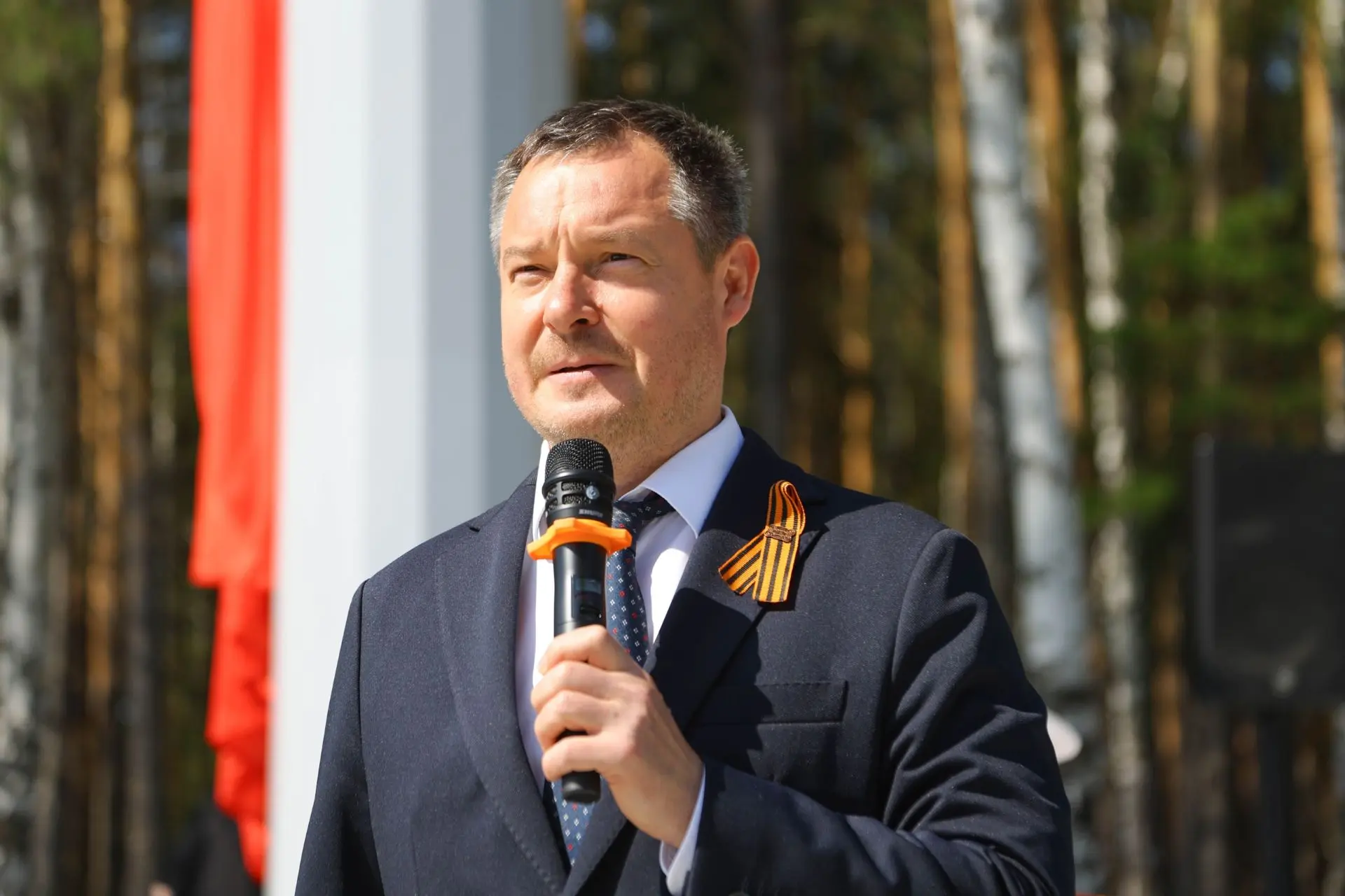 Копия Знамени Победы вновь поднялась над Сысертским округом
В преддверии Дня Победы в селе Кашино вн