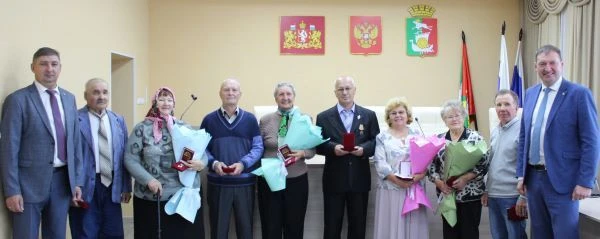 «Совет да любовь» — награда губернатора Свердловской области для супружеских пар с полу...